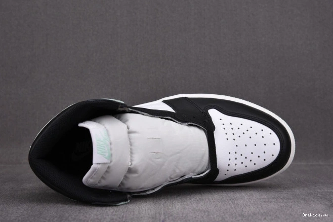One Kick 861428-100 Igloo High Retro 1 Jordan 0810